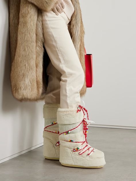 Cream Icon suede-trimmed faux fur snow boots | MOON BOOT | NET-A-PORTER Moon Boots Outfit, Sherling Boots, Boots Moon, Fur Snow Boots, Slouch Socks, Moon Boot, Nye Outfits, Apollo 11, Moon Boots