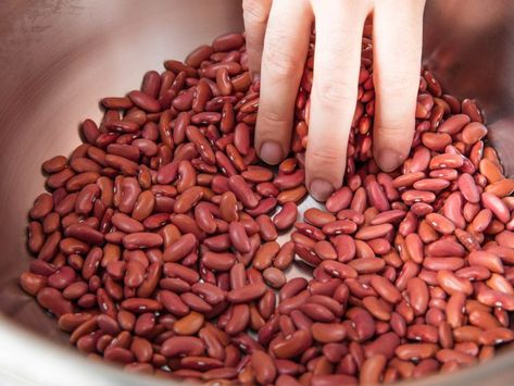 Quick Soak Beans, Cook Dried Beans, Pressure Cooker Chili, Recipes With Kidney Beans, How To Cook Barley, How To Soak Beans, Cooking Spaghetti, White Kidney Beans, Cooking Dried Beans