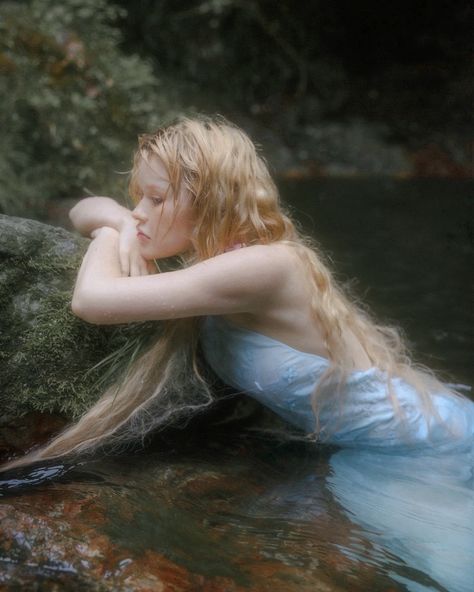 Elf Rogue, Faerie Aesthetic, Aphrodite Aesthetic, Mermaid Photography, Mermaid Lagoon, Mermaid Aesthetic, Fairy Girl, Witch Art, Fantasy Aesthetic