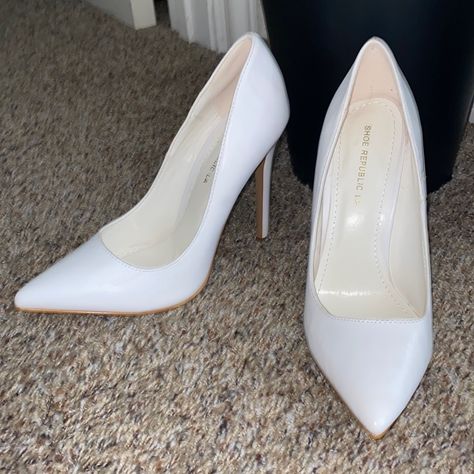 Brand New White Heels Never Worn Size 7.5 White 4-inch Heels For Gala, White Stelito Heels, Sleek White High Heels, Designer High Heel White Heels, Elegant White Heels With 4-inch Heel, Deb Ball, White Stiletto Heels, Princess Heels, Feminine Shoes