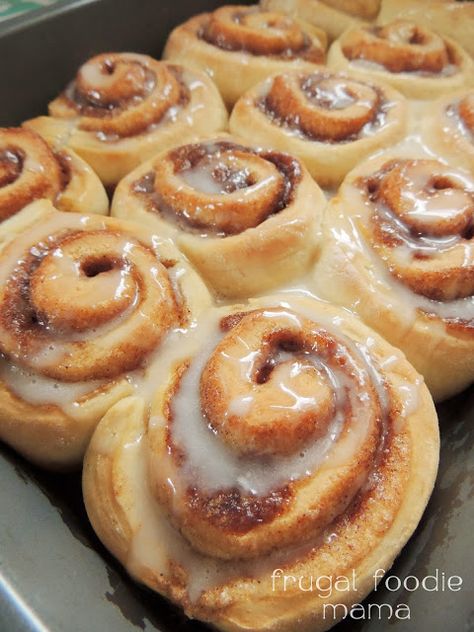 French Vanilla Chai Cinnamon Rolls- these amazing, foolproof cinnamon rolls start with a cake mix❤️ Chai Cinnamon Rolls, Cinnamon Roll Recipe, Spiced Butter, Vanilla Chai, Cinnamon Rolls Homemade, Roll Recipe, Cinnamon Rolls Recipe, Sweet Roll, French Vanilla