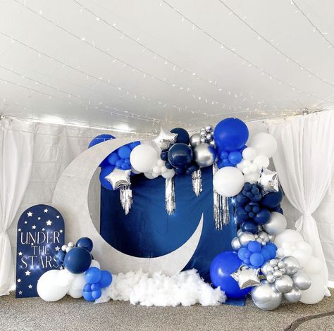 Starry Nights Centerpieces, Under The Sky Theme Party, Under The Stars Balloon Garland, Starry Night Birthday Party Theme, Starry Night Prom Table Decor, Under The Stars Decorations Diy, Night Under The Stars Backdrop, Night In The Stars Prom, Prom Decorations Starry Night