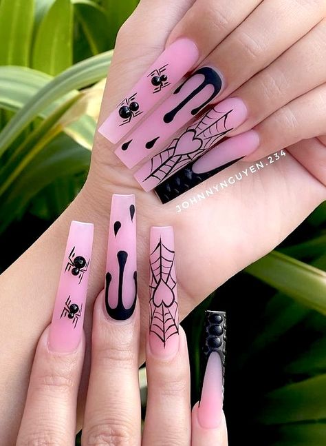 Spooky Nails Coffin, Pink Halloween Nails Coffin Shape, Pink And Black Spooky Nails, Scream Nails Pink And Black, Halloween Nails Ghostface Pink, Pink And Black Skull Nails, Corset Nails, Spooky Nails, Holloween Nails