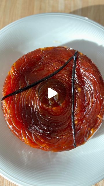 Apple Rose Tarte Tatin, Tarte Tatin Aesthetic, Tart Tatin Apple, Apple Tartin, Rose Apple Tart, Apple Tatin, Apple Tart Tatin, Apple Frangipane Tart, Apple Rose Tart