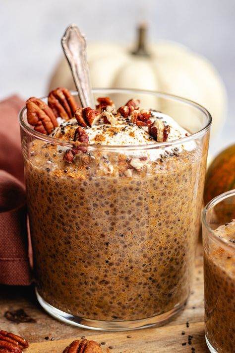 Pumpkin Chia Pudding - The Delicious plate Pumpkin Chia Pudding Healthy, Pumpkin Spice Chia Seed Pudding, Pumpkin Chia Pudding Recipes, Autumn Chia Pudding, Fall Chia Pudding, Pumpkin Spice Chia Pudding, Warm Chia Pudding, Fall Chia Seed Pudding, Chia Bowl Recipes