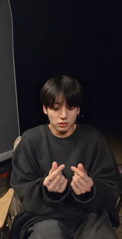 Jungkook Cute Picture, Jungkook Wallpaper Boyfriend Material, Jungkook Faceless, Jungkook Wallpaper Boyfriend, Jungkook Boyfriend Material Wallpaper, Jungkook Vlive, Jungkook Boyfriend, Jungkook Wallpaper, Jungkook Pics