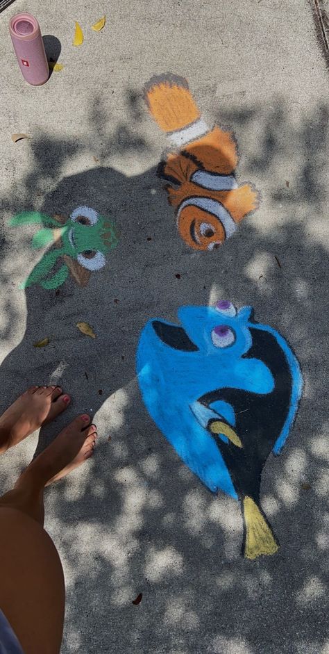 Disney Chalk Art Sidewalks, Chalk Art Ideas Disney, Big Chalk Art, Chalk Mural Sidewalk, Chalk Art Disney, Cool Sidewalk Chalk Art, Disney Chalk Art, Simple Chalk Art, Chalk Aesthetic