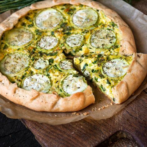 Tarte aux courgettes et au fromage de chèvre - Recette au fromage Ckd Recipes, Kidney Diet Recipes, Kidney Friendly Recipes Renal Diet, Healthy Kidney Diet, Kidney Recipes, Kidney Friendly Foods, Salty Foods, Quiche Recipes, Idee Pasto Sano