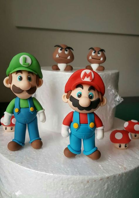 Super Mario Clay Art, Mario Fondant Cake, Clay Mario, Fondant Mario, Super Mario Fondant Figures, Super Mario Cake No Fondant, Nintendo Cake, Super Mario Cupcakes, Mario Bros Cake