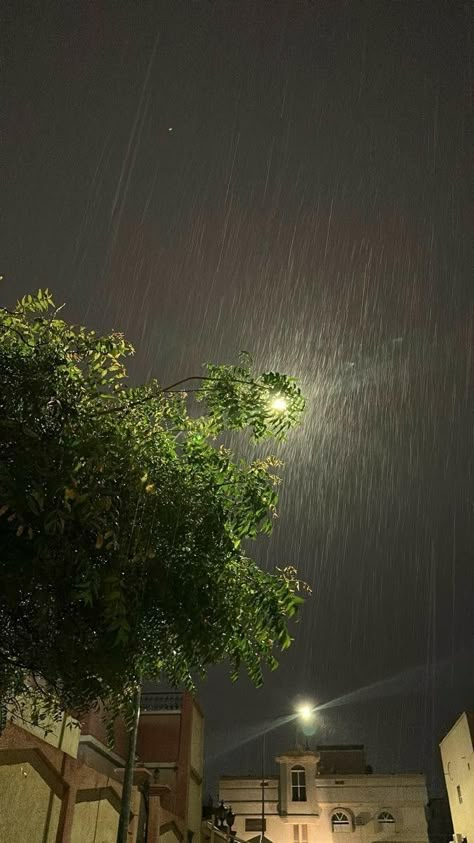 Rainy Day Aesthetic, Sky Photography Nature, Fotografi Vintage, Night Scenery, Night Landscape, Pretty Landscapes, It's Raining, Cool Pictures Of Nature, Rain Photography