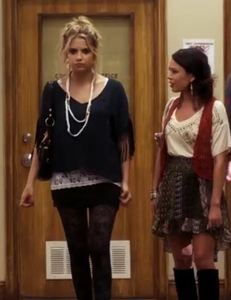 Hanna Marin from Pretty Little Liars Hannah Marin Outfits, Art Style Tips, Hanna Marin Outfits, Hannah Marin, 2010 Outfits, Pretty Little Liars Hanna, Creative Outfit Ideas, Lucy Hale Style, Pll Outfits