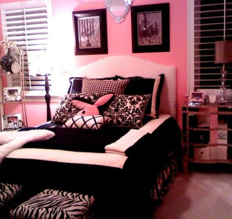 Cute room <3 Dream Rooms For Teens, 2000s Room, Y2k Bedroom, Girly Room, Dreamy Room, Playboy Bunny, Pink Room, Room Makeover Inspiration, Awesome Bedrooms