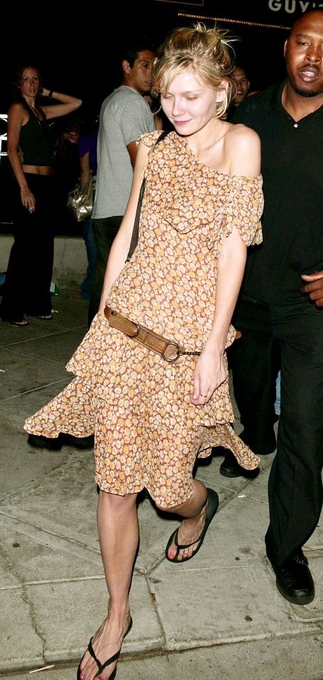 Kirsten Dunst Street Style Kirsten Dunst Street Style, Kirsten Dunst Style, Kristen Dunst, Celebrity Style Icons, Bohemian Style Clothing, Kirsten Dunst, Celebrity Street Style, Nyc Fashion, Fashion Inspo Outfits