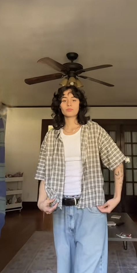 Hot Season Outfit, Tomboy Summer Outfits Shorts, Masc Women Streetwear, Macs Lesbian Outfit, Masc Casual Outfits, Tomboy Femme Outfits Summer, She They Outfits, Masc Button Up Outfits, Transmasc Fashion Summer