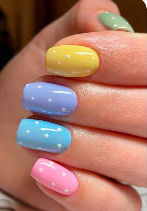 Easy Kids Nails, Nails Daisy, Easter Nails Easy, Kids Nail Designs, Girls Nail Designs, Nail Art For Kids, April Nails, Pastel Nails Designs, Easter Nail Designs