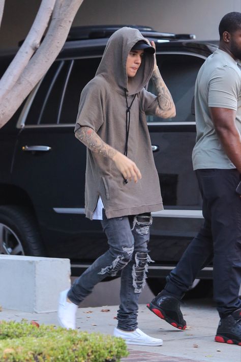 Spotted leavlng an office building in Beverly Hills, Los Angeles, California - USA Justin Bieber Outfits, Beverly Hills Los Angeles, Justin Bieber Style, Men Stylish Dress, Clothing Men, Hailey Baldwin, Office Building, California Usa, Los Angeles California