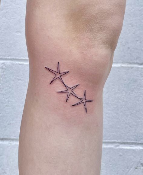 Star Knee Tattoo, Cliche Tattoo, Stick Tattoo, Chain Tattoo, Funky Tattoos, Sick Tattoo, Petite Tattoos, Knee Tattoo, Discreet Tattoos