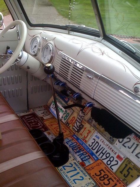 Car Astethic, Truck Interior Ideas, Volkswagen Bus Interior, 90s Cars, Van Kitchen, Van Vw, Carros Vintage, Kombi Home, Car Deco