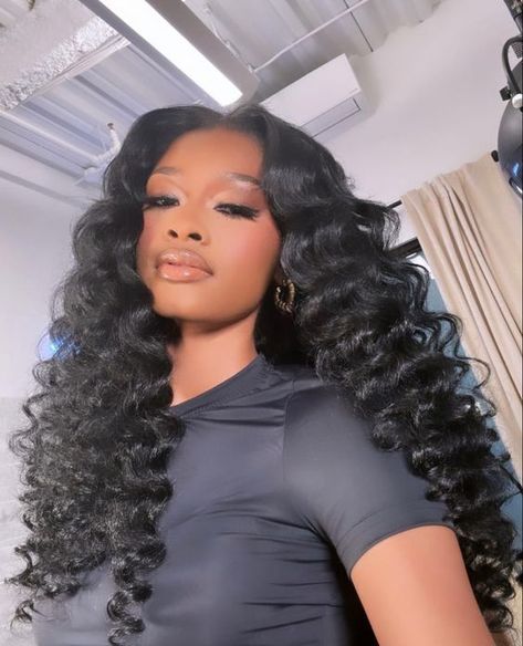 #follow #hairstyles #hairgoals #hair #curlyhair #beautyblog #blogging #blogger #blog Dope Hairstyles, Hair Laid, Hair Crush, Middle Part, Front Lace Wigs Human Hair, Wand Curls, Human Hair Wig, Baddie Hairstyles, Long Curly Hair