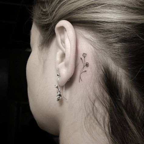 Flower Tattoo Ear, Dotwork Tattoo Mandala, Tattoo Behind Ear, Behind Ear Tattoos, Tiny Tattoos For Women, Daffodil Tattoo, Flower Wrist Tattoos, Small Flower Tattoos, Birth Flower Tattoos