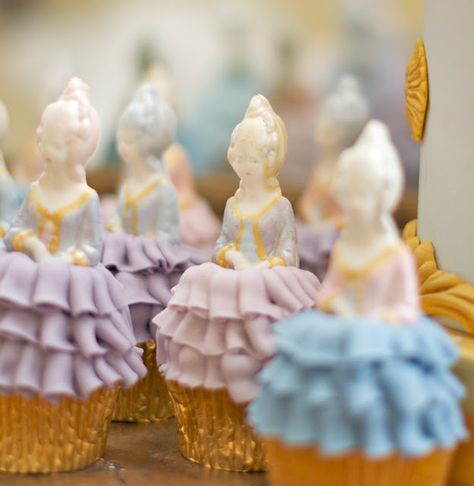 marie antoinette cupcakes - rosalind miller Marie Antoinette Party, London Cake, Cupcakes Decorados, Beautiful Cupcakes, Love Cupcakes, Vintage Cake, Pretty Cakes, Marie Antoinette, Cupcake Cookies