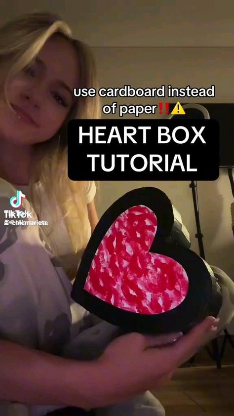 Heart Box Tutorial, Aesthetic Hearts, Diy Cards For Boyfriend, Handmade Gifts For Boyfriend, Bff Gifts Diy, Box Tutorial, Diy Aesthetic, Cute Date Ideas, Diy Gift Set