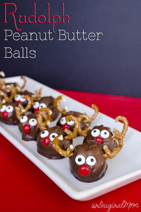 Make "Rudolph" Peanut Butter Balls as a cute holiday treat - perfect for entertaining! Graham Cracker Houses, Graham Cracker House, Cracker House, Cooking Fails, Holiday Treats Christmas, Butter Balls, Oreo Truffles, Peanut Butter Balls, Holiday Foods