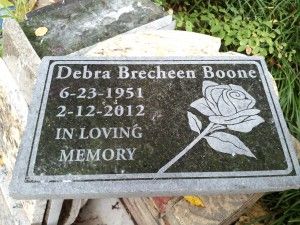 Memorial Headstone that was from a DIY. Custom made! Diy Headstone, Headstone Ideas, Headstone Inscriptions, Grave Headstones, Gravesite Decorations, Concrete Ideas, Name Boards, In Loving Memory, Garden And Yard