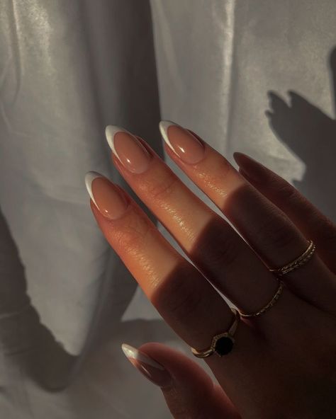 Nails Formal Classy, Minimal French Nails Almond, French Classy Nails, Simple Clean Nails Acrylic, Minimal French Tip Nails Almond, Minimalist Nails Almond French Tip, Baddie Ballerina Nails, Fresh Clean Nails, Professional Almond Nails