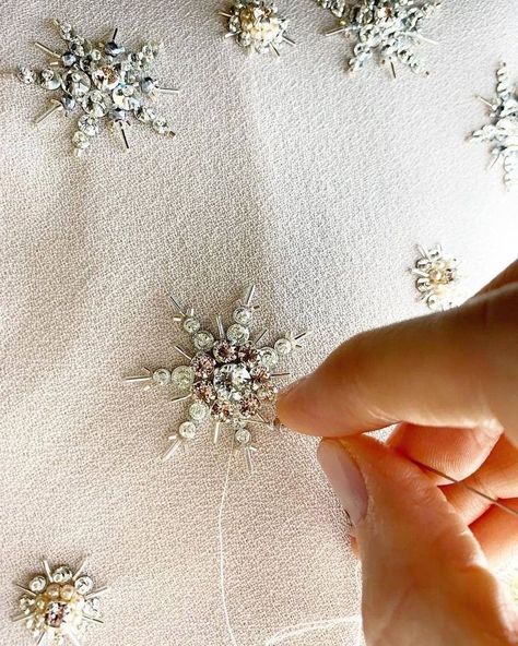 Sulaman Pita, Detail Couture, Tambour Beading, Bead Flowers, Zardozi Embroidery, Hand Beaded Embroidery, Wedding Projects, Tambour Embroidery, Beadwork Embroidery