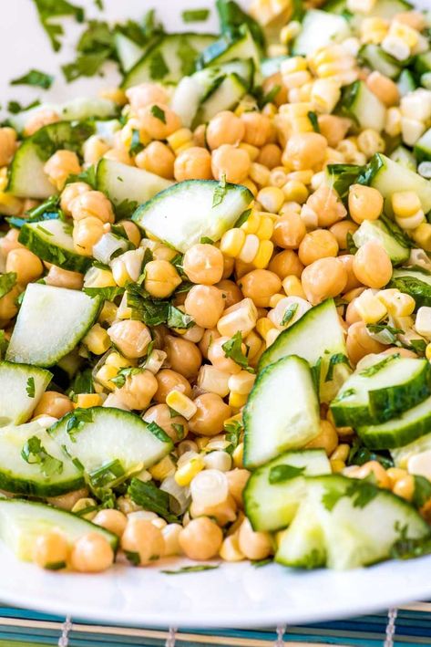 Health Salad Recipes, Dream Salad, Salad Sides, Sliced Cucumber, Mint Salad, Summer Corn, Lentil Salad, Vegetarian Dinners, Corn Recipes