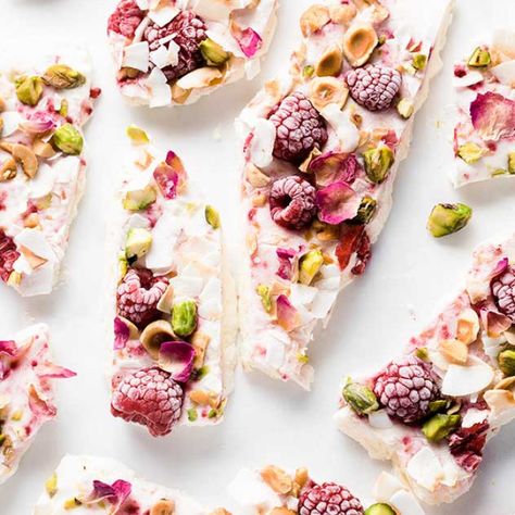 Frozen Yoghurt Bark with Pistachios & Raspberries Recipe | MiNDFOOD Health Dessert Recipes, Yoghurt Bark, Yogurt Bark Recipe, Yoghurt Recipe, Frozen Yogurt Bark, Raspberry Recipes, Frozen Yoghurt, Bark Recipe, Yogurt Recipes