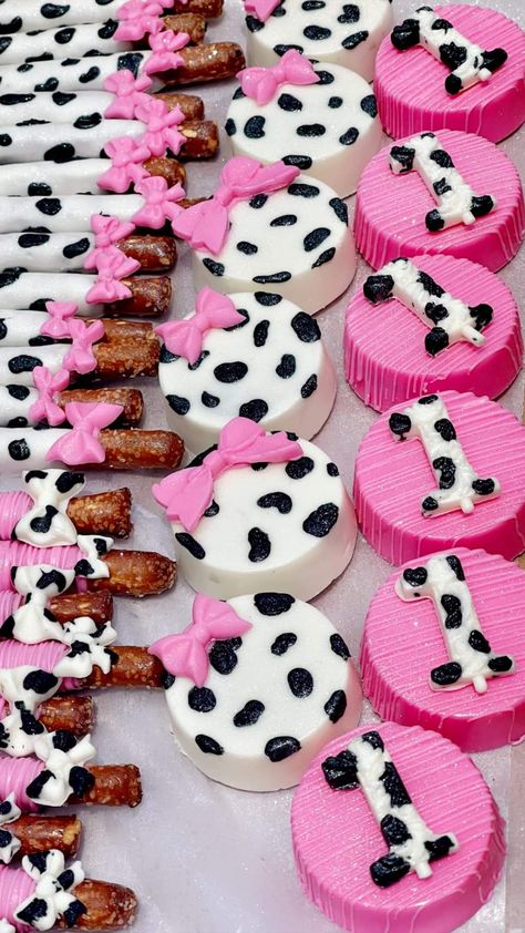 Cow Print Treat Table, Holy Cow I’m One Treats, Cowgirl Desserts, Cow Print Desserts, Farm Treats, Butterfly Baby Shower Centerpieces, Cowgirl Birthday Cakes, Birthday Desert, Cow Print Birthday