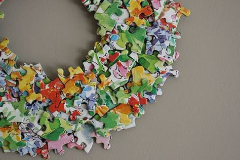 Puzzle Pieces Wreath, Puzzle Wreath Craft, Puzzle Piece Wreath, Puzzle Wreath, Puzzle Pieces Crafts, Jigsaw Puzzle Crafts, Puzzle Piece Crafts, Friends Of The Library, Puzzle Ideas