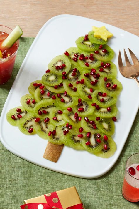 Brunch Savory, Holiday Appetizers Christmas Parties, Christmas Brunch Menu, Kiwi Christmas, Holiday Brunch Recipes, Christmas Tree Desserts, Holiday Appetizers Christmas, Breakfast Christmas, Christmas Brunch Recipes