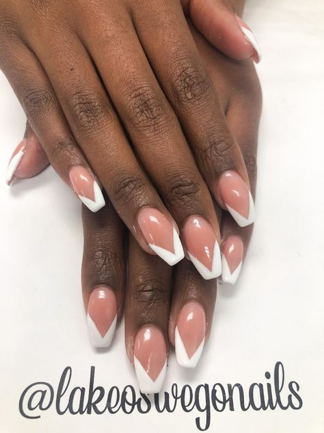 French Tip Nails Triangle, Triangle Nail Design, Triangle French Tip Nails, French Tip Coffin Nails, French Tip Coffin, Triangle Nails, Black White Nails, Tip Nails, White Tip