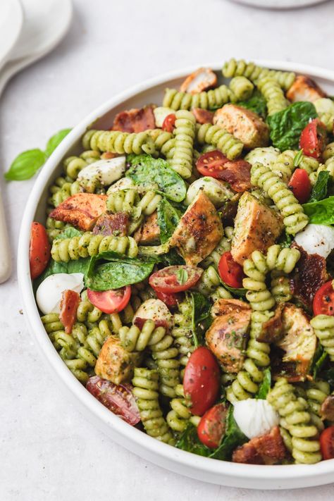 One of my favorite easy meals is this super simple chicken pesto pasta salad! It's light, fresh, and comes together in less than 20 minutes! With creamy pesto and mascarpone cheese, grilled chicken, spinach, and tomatoes it's the perfect summer lunch! Fresh Pesto Recipe, Salad Lovers, Chicken Pesto Pasta Salad, Healthy Pasta Salad Recipes, Chicken Pesto Pasta, Summer Pasta Dishes, Sage Recipes, Pesto Salad, Caprese Pasta Salad