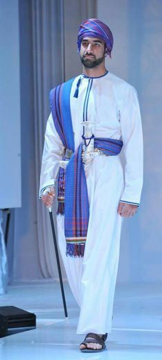 Omani Dress Men, Omani Clothes, Sudan Clothing, Omani Clothing, Traditional Iranian Clothing, Omani Culture, Persian Men, Iranian Clothes, Asoiaf Fashion