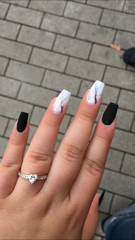 Acrylic Nail Designs White And Black, Black And White Gel Nail Designs, Nokti Za Krizmu, Beli Nokti, Marble Nails Black And White, Ideje Za Nokte, Cc Nails, Black Marble Nails, Opi Nail Polish Colors