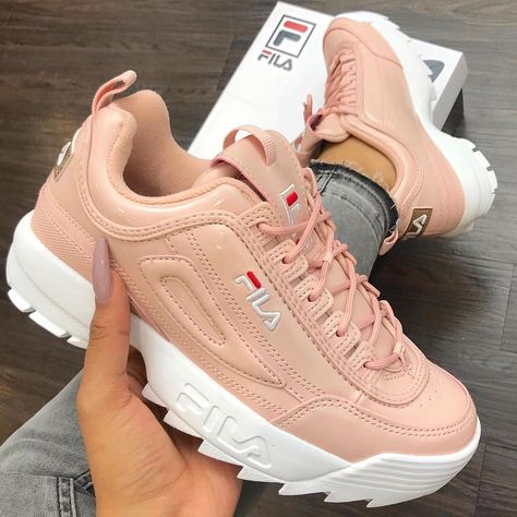 11.8k Likes, 135 Comments - SHERLINA (@sherlinanym) on Instagram: “Cutest colour way #whatsurgirlwearing” Street Style Vintage, Fila Sneakers, Fila Disruptor, Basket Style, Street Fashion Photography, Shoe Inspo, Shoe Closet, Dream Shoes, Look Casual