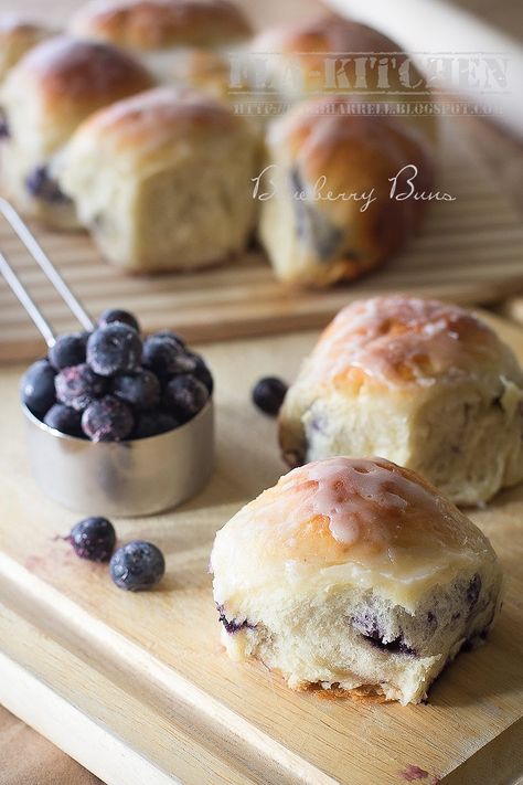 Breakfast Sweets, Sweet Buns, Breakfast Pastries, Sweet Pastries, Dessert Bread, Sweet Savory, No Bake Desserts, Blueberries, Baked Goods