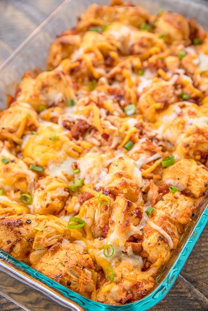 BBQ Chicken Bubble Up Pizza Recipe - Biscuit Pizza Casserole Recipe - Bubble Up Pizza - only 5 ingredients and ready in under 30 minutes! Refrigerated biscuits tossed in BBQ sauce chicken, bacon,topped with mozzarella and cheddar. We LOVE this casserole! We make this at least twice a month!! #pizza #casserole #chickenrecipe Creamy Chicken Taco Soup, Bubble Up Pizza, Easy Creamy Chicken, Vegetarian Pizza Recipe, White Pizza Recipes, Biscuit Pizza, Bbq Sauce Chicken, Chicken Taco Soup, Bbq Chicken Pizza