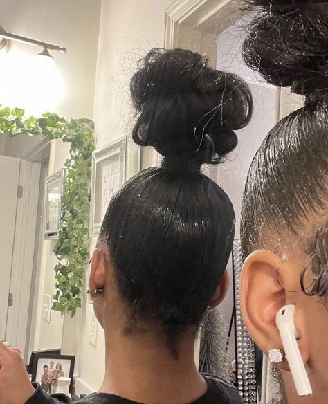 Too Knot Bun, Quick Bun Hairstyles, Track Hairstyles, Top Knot Bun, Weave Ponytail Hairstyles, Sleek Ponytail Hairstyles, Inspo Hair, Frontal Wig Hairstyles, Knot Bun