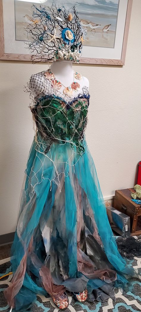 Sea Hag Costume, Sea Nymph Costume, Mermaid Ren Faire, Water Element Costume, Sea Queen Costume, Water Element Outfit, Ocean Halloween Costumes, Seaweed Costume, Siren Costume Ideas