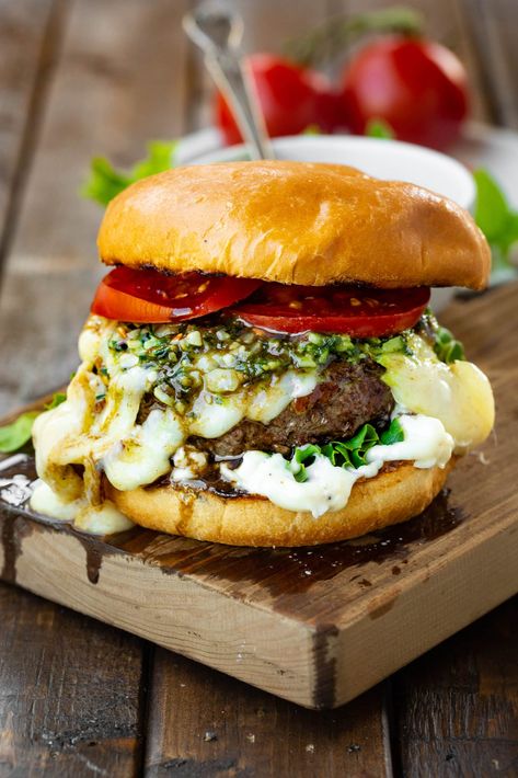 Caprese Burger, Unique Burgers, Garlic Pesto, Pesto Salad, Oh Sweet Basil, Burger Sliders, Burger Toppings, Gourmet Burgers, Hamburger Recipes