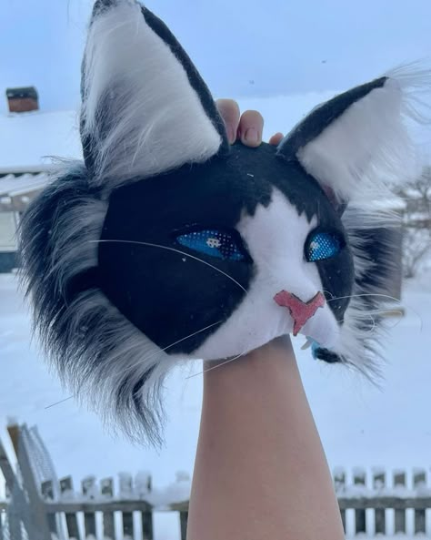 Cat Spirit Animal, Cat Mask Diy, Black Mask Aesthetic, Felt Animal Masks, Cardboard Mask, Emo Pictures, Dinosaur Mask, White And Black Cat, Therian Mask