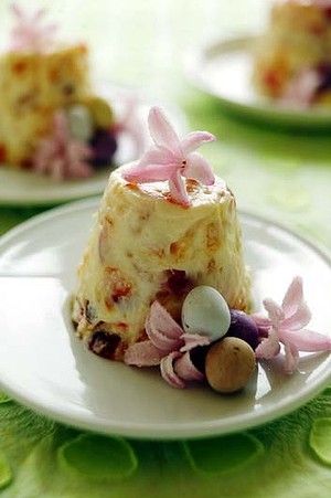 Russian Paschka-a crustless cheesecake served at Easter Sunday. Crustless Cheesecake, Easter Salad, Russian Desserts, Easter Sweets, Pudding Desserts, Easter Dessert, Easter Cakes, International Recipes, Cheesecake Recipes