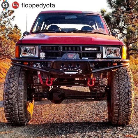 This bumper Toyota Prerunner, 1st Gen 4runner, Toyota Trucks 4x4, Nissan Terrano, Toyota Pickup 4x4, Tacoma Truck, Truck Bumpers, Truck Mods, Toyota 4