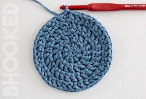 Learn how to crochet a circle for complete beginners in this step-by-step guide, including a basic crochet circle pattern and anwers to common questions. Crochet A Flat Circle Free Pattern, How To Crochet A Semi Circle, Crochet A Flat Circle, How To Crochet A Flat Round Circle, Perfect Round Crochet Circle, Crochet Circle Pattern, Easy Amigurumi Pattern, Yarn Basket, Crochet Scrubbies