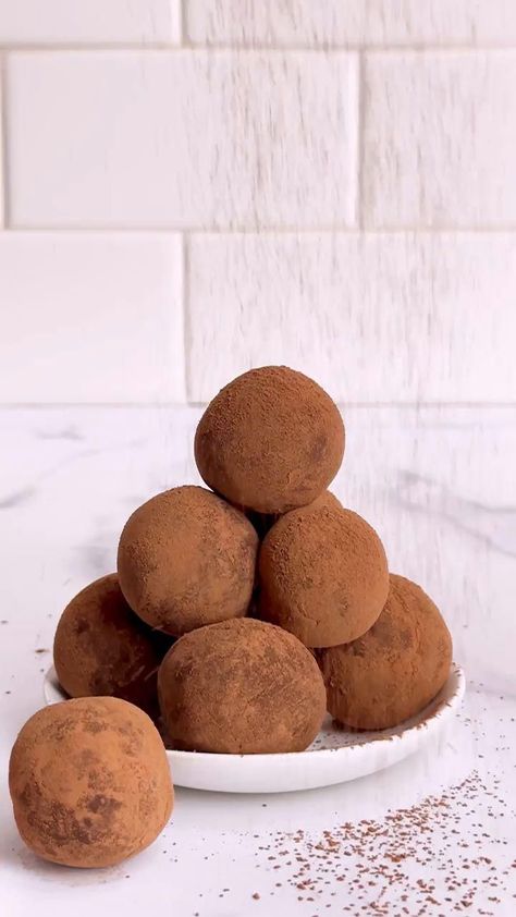 Sweet and rich dark chocolate truffles made with mashed sweet potatoes and a fudgy Chocolate Cake Truffles, Chocolate Sweet Potato, Vegan Baking Recipes, Minimalist Baker, Slow Cooker Desserts, Sweet Snacks Recipes, Healthy Snacks Easy, Healthy Sweets Recipes, Vegan Sweets